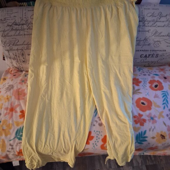 WOMANS CAPRIS - Picture 1 of 2